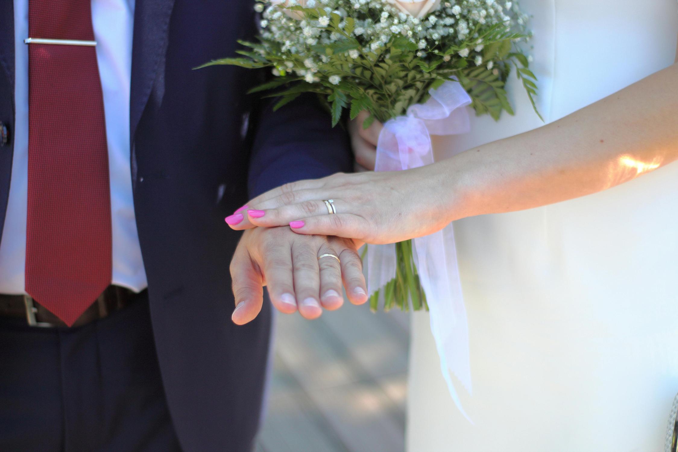 ¿Cuándo comprar los anillos de boda? La guía esencial para 2024