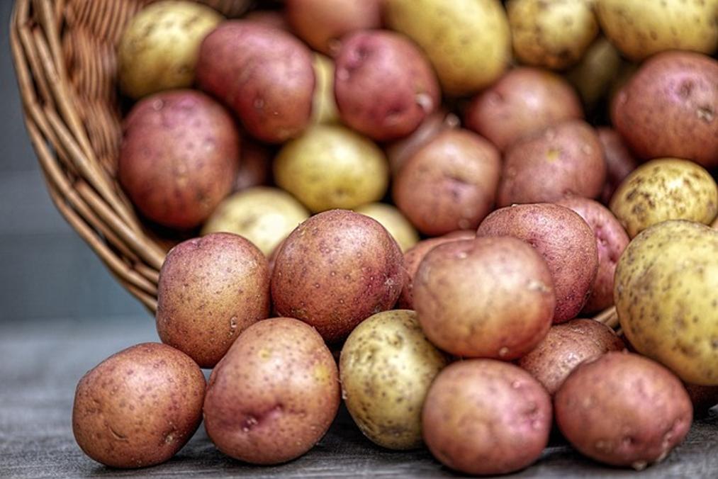 How to Peel Potatoes with a Knife: A Step-by-Step Guide